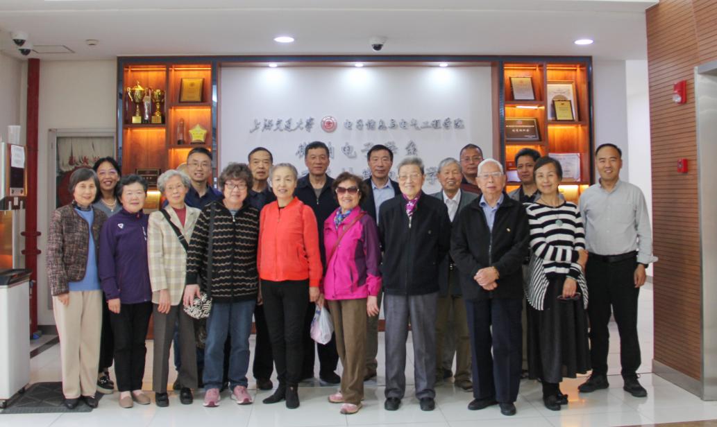 图13：退休教师合影.jpg